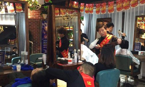 上海美发店值得借鉴方法就免单(客人老板美发店就能充值)