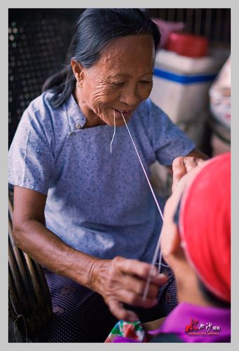 古老方式绞脸(爱美女人女人们古老方式)