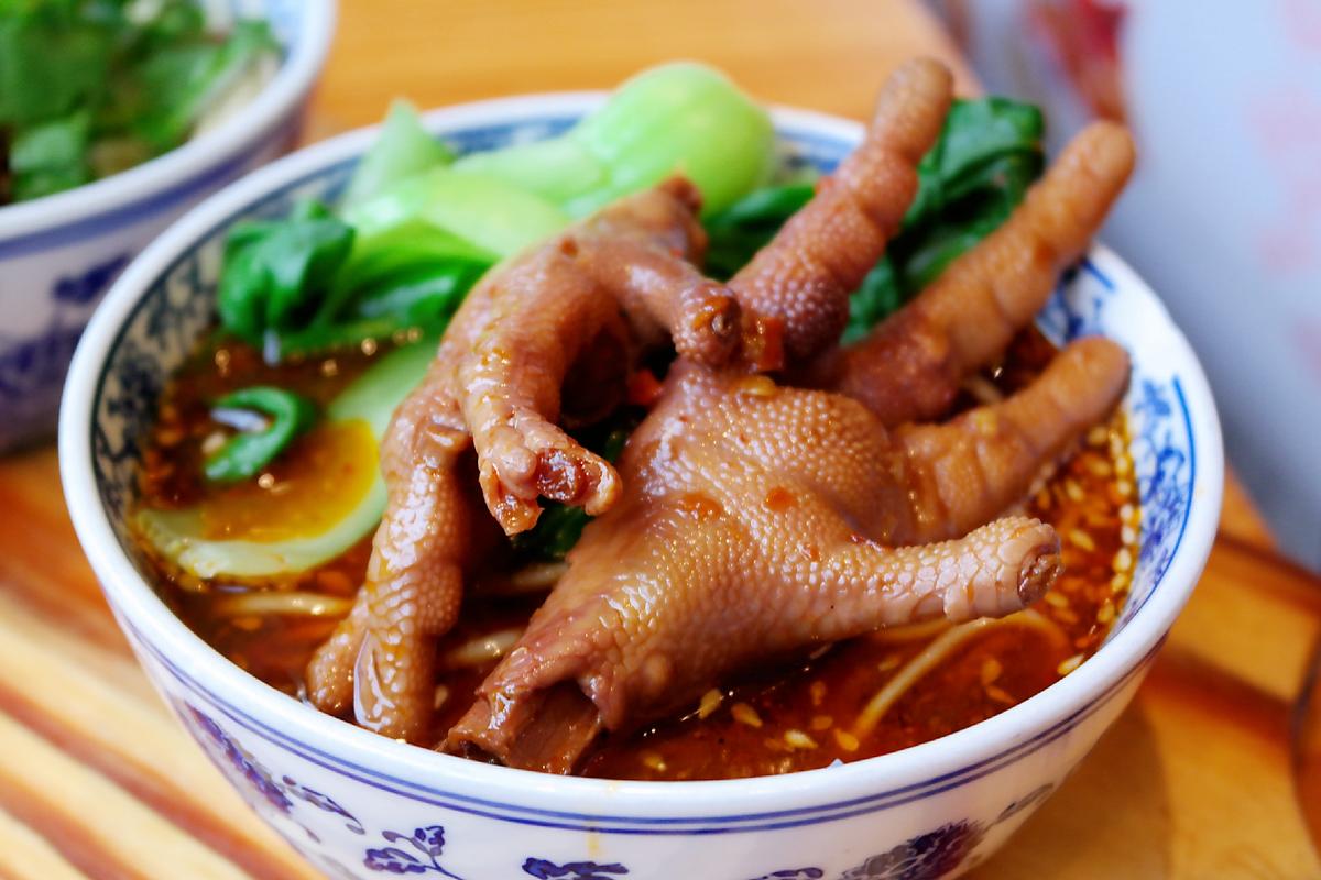 素菜午餐营养暖胃也(素菜午餐营养面条鸡爪)