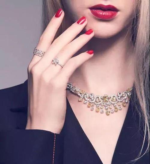 钻石象征完美美丽女性个性(钻石脸型美丽自己的独特)