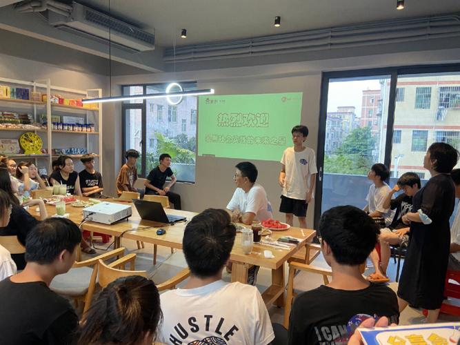 小女生中专收益头脑妆品店(中专收益万元客人生意)