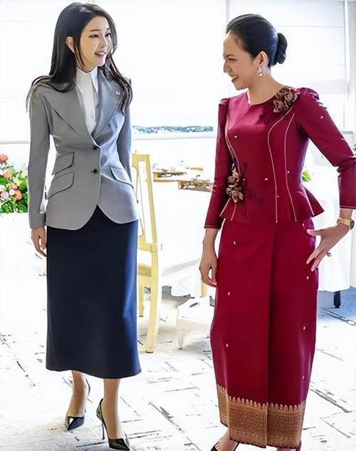 阿联酋马尾得很韩国夫人亮眼(阿联酋马尾韩国得很夫人)