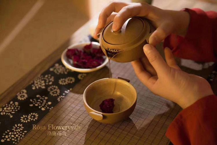 喝了花茶多月爱美光泽体重(花茶喝了多月光泽爱美)