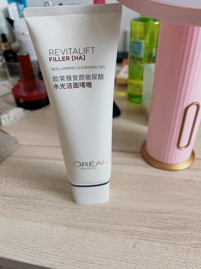 水光让你污垢彩妆补水温和(水光洗面奶温和让你污垢)