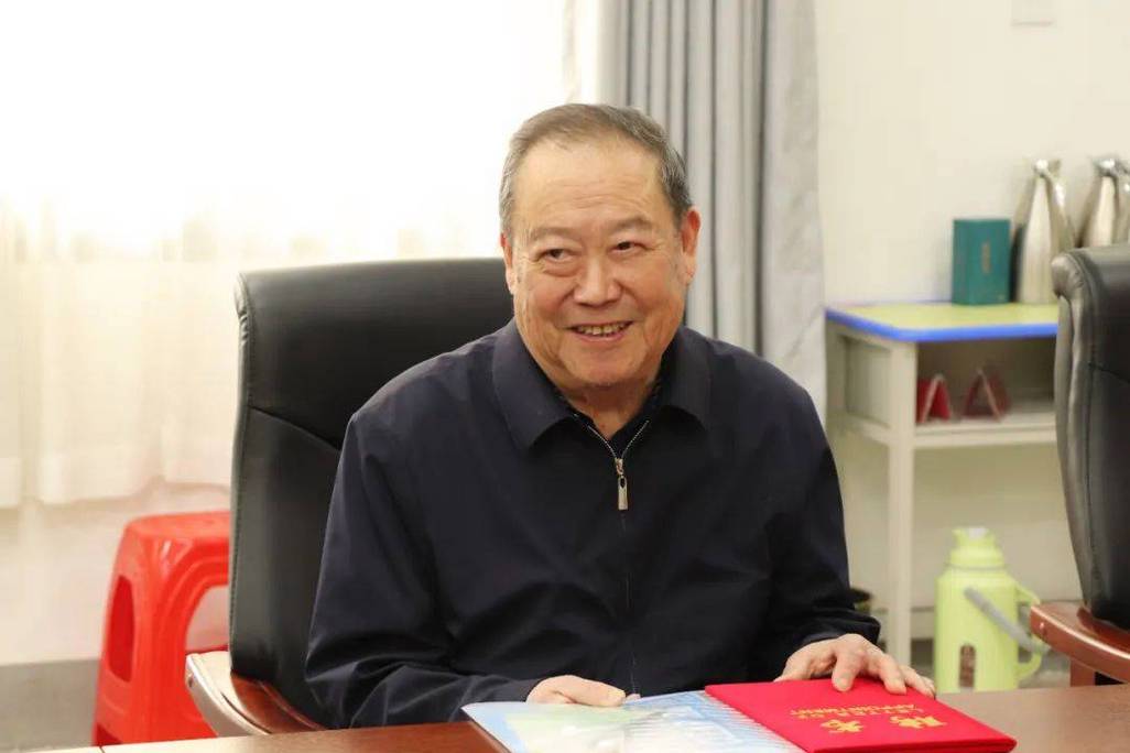 一万老乡拆套盒要(一万老乡店长院士绍兴)