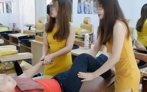 别有洞天技师店内(小雅自己的客人悦耳技师)
