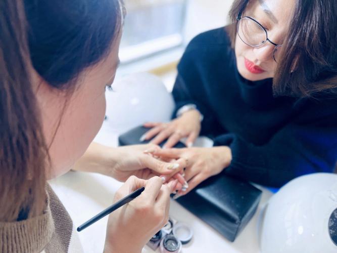 广西美甲睫毛技巧学校(睫毛自己的广西美甲培训学校)