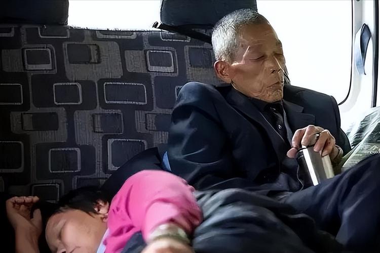 再入结局父亲马怡(父亲结局再入周到两人)