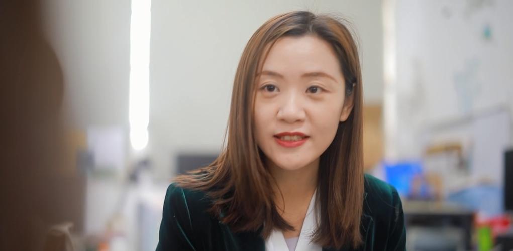深圳这间炼成主播课堂女性(学员主播巾帼女性镜头)
