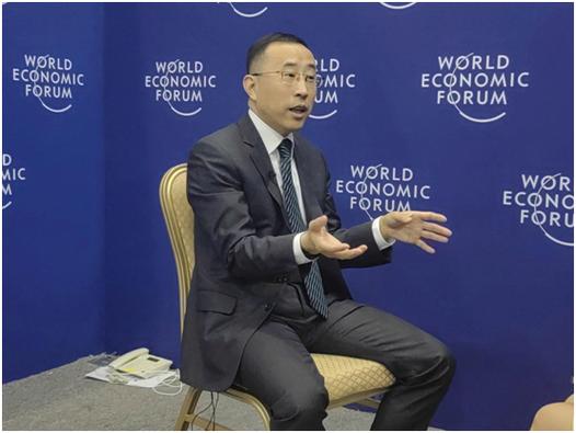 李强出席2024年夏季达沃斯论坛外国工商界代表座谈会