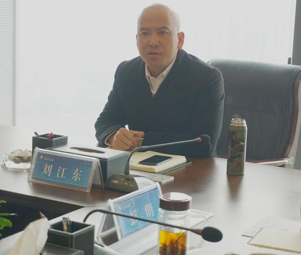 新金路(000510.SZ):董事、总裁彭朗增持10万股